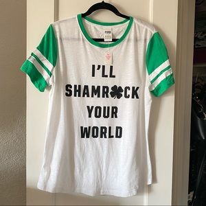 Victoria Secret’s Pink St. Patty’s Tee 💚🍀